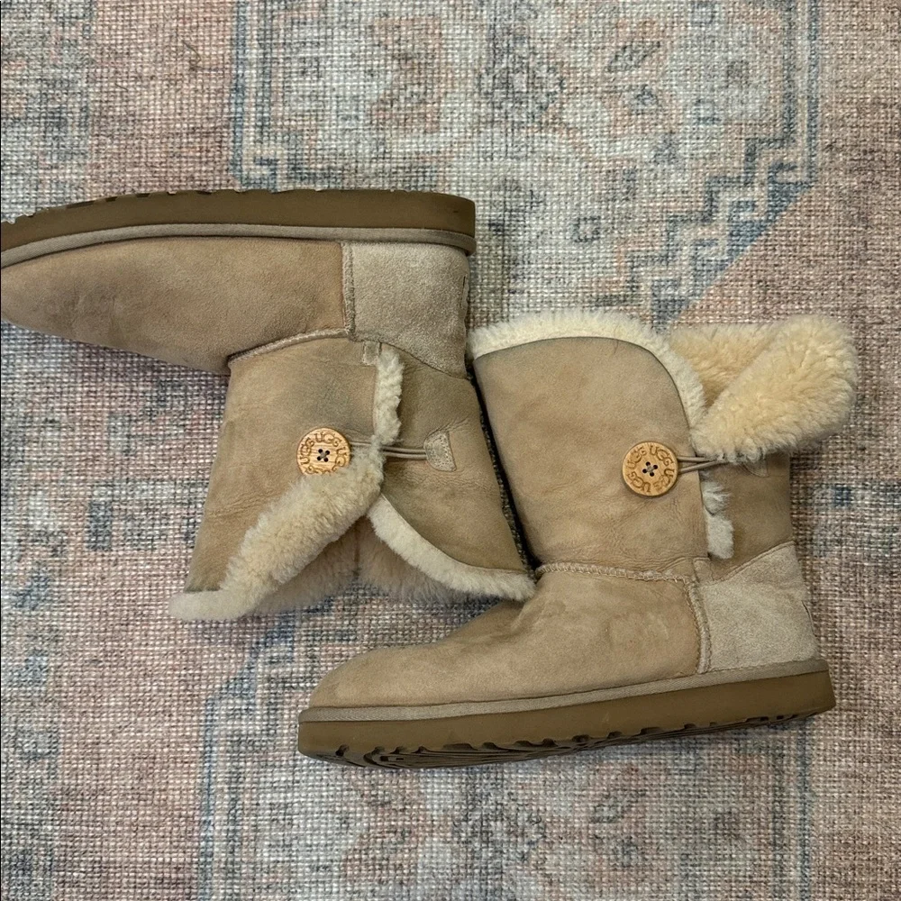 UGG Australia Womens Sheepskin Boots Sand Size  10